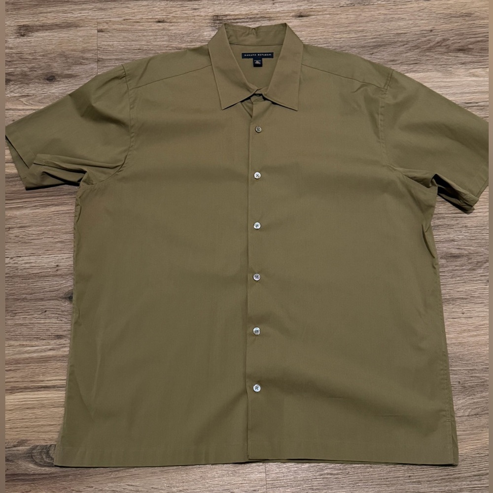 Banana Republic Olive Men's Casual Button Down Shirt